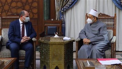 شيخ الأزهر يستقبل السفير المصري لدى تشاد ويوصيه الاهتمام بملف الطلاب الوافدين