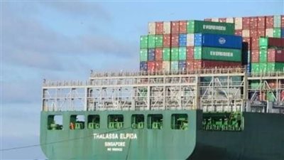 انتظام حركة تداول البضائع بميناء الإسكندرية