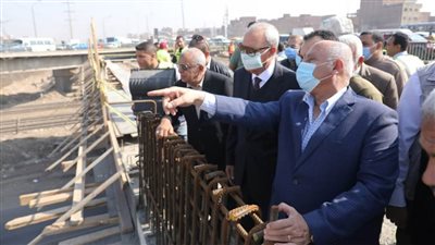 وزير النقل يتفقد مواقع العمل بمشروع التطوير الشامل للطريق الدائري