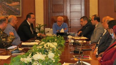 محافظ بورسعيد ورئيس الرعاية الصحية يبحثان تطوير مستشفى السلام بورسعيد