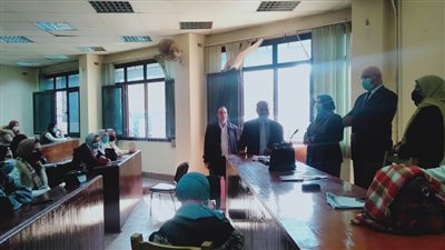 رئيس جامعة بنها يتفقد سير الامتحانات بكلية التمريض