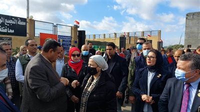 وزيرة البيئة ومحافظ البحيرة يتفقدان المحطة الوسيطة الثابتة بكفر الدوار 