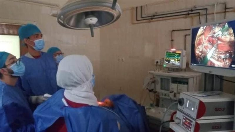 جانب من اجراء المنظار