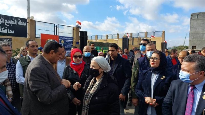 وزيرة البيئة ومحافظ