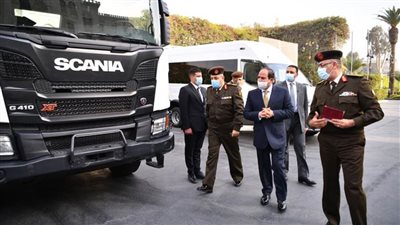 عاجل| الرئيس السيسي يتفقد مركبات متعددة الاستخدام 