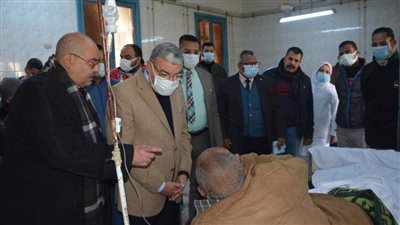 محافظ المنيا يتابع حالة المصابين في حادث مصرع 2 وإصابة 10 آخرين بالصحراوي الغربي