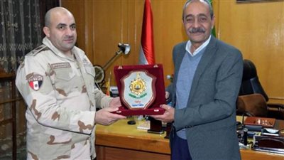 محافظ الإسماعيلية يستقبل وفد قيادة الجيش الثاني الميداني للتهنئة بعيد الميلاد 