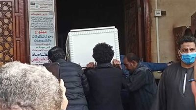 نجوم الفن يشيعون جثمان المطرب والملحن أحمد الحجار من مسجد السيدة نفسية