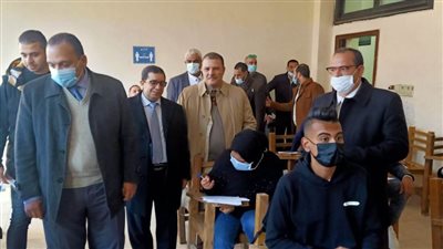 رئيس جامعة بنها: حريصون على توفير بيئة آمنة وجو مناسب للطلاب لأداء الامتحانات 