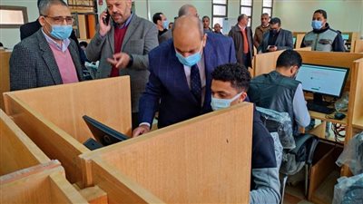 لليوم الثاني.. رئيس جامعة المنيا يتابع الاختبار الإلكتروني التجريبي لطلاب الصيدلة