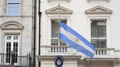 الأرجنتين تعتزم رفع شكوى ضد بريطانيا التي استقدمت سفنًا حملت أسلحة نووية