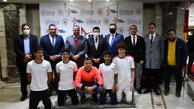 قبل السفر الى أوروبا للمعايشة.. وزير الشباب يلتقي مواهب المشروع القومي للكرة