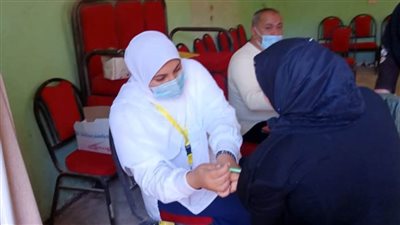 الكشف على 749 مواطنًا في القوافل السكانية بقرى البحيرة