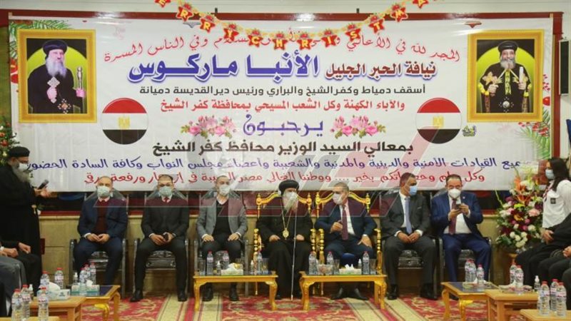 خلال تقديم التهنئة