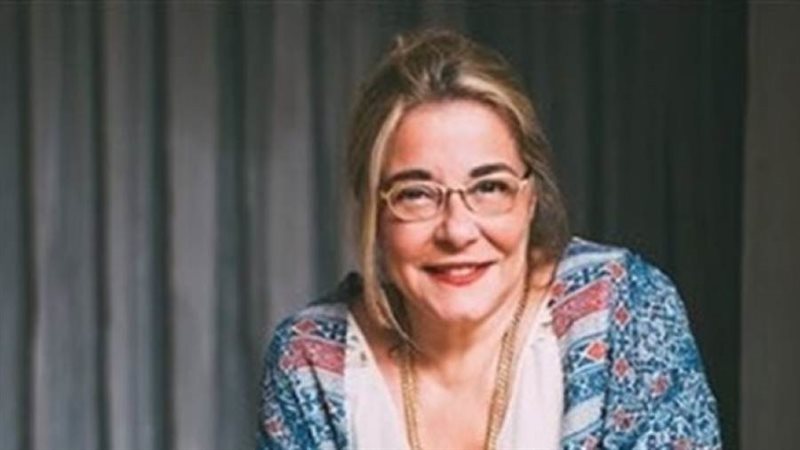 الفنانة مها أبوعوف