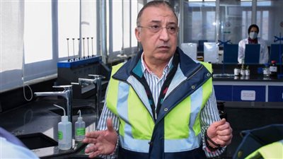 محافظ الإسكندرية يهنئ البابا تواضروس الثاني والإخوة الأقباط بعيد الميلاد المجيد