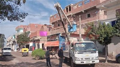 إزالة الإعلانات المخالفة بمدينة قلين في كفر الشيخ