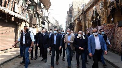 رئيس الوزراء يواصل جولته في القاهرة بتفقد مشروع حدائق الفسطاط
