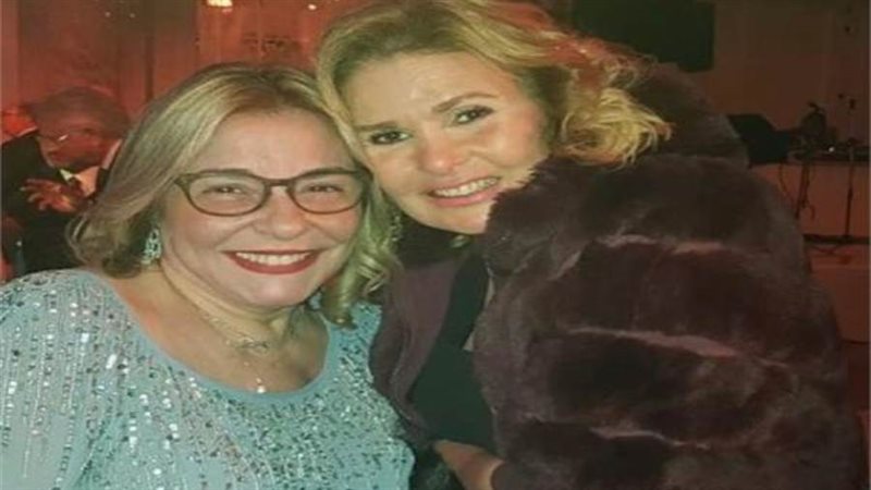 الفنانة يسرا