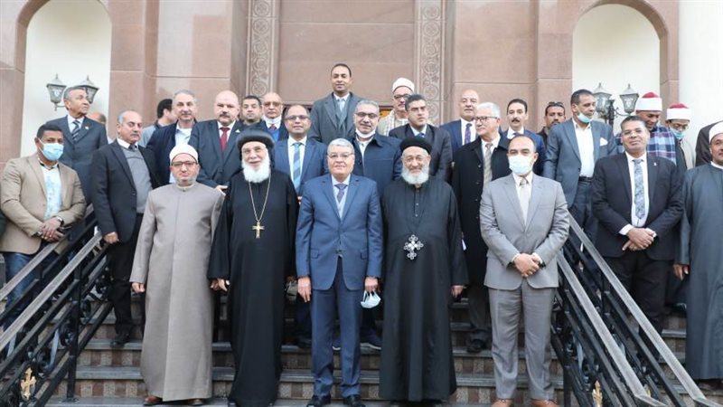 محافظ المنيا يهنئ