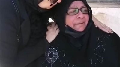 بالصور.. انهيار شقيقة المستشارة تهاني الجبالي أثناء تشييع جثمانها بالغربية