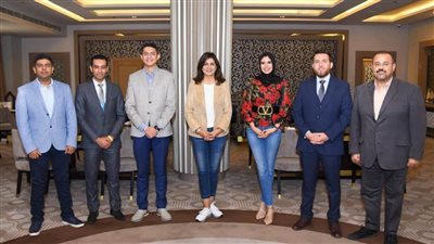 السفيرة نبيلة مكرم للشباب: عليكم الحديث بكل فخر عن الجمهورية الجديدة