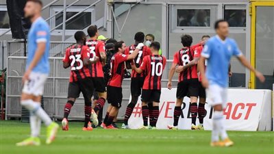 ميلان يتصدر الدوري الإيطالي مؤقتا بفوزه على فينيزيا بثلاثية نظيفة