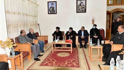 محافظ الأقصر يزور عدد من الكنائس للتهنئة بمناسبة عيد الميلاد المجيد