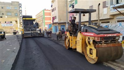 استمرار أعمال الرصف ووضع طبقة الأسفلت النهائية بكفرالشيخ 