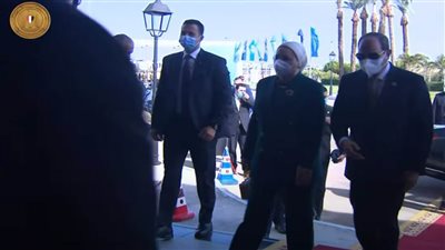 الرئيس السيسي والسيدة قرينته يصلان مقر انعقاد منتدي شباب العالم بشرم الشيخ