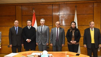 رئيس جامعة أسيوط يستقبل وفد ممثلاَ عن شركة النيل لتسويق البترول لبحث سبل التعاون بين الطرفين