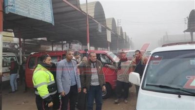 متابعة مواقف السيارات لتيسير الحركة المرورية بكفر الشيخ