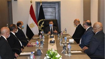 وزير الداخلية يجتمع بمساعديه للوقوف على الخطة الأمنية لتأمين منتدى شباب العالم