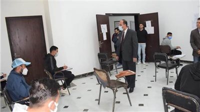 رئيس جامعة العريش يتفقد لجان امتحانات نهاية الفصل الدراسي الأول 
