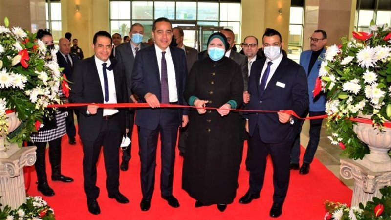 وزيرة التجارة والصناعة