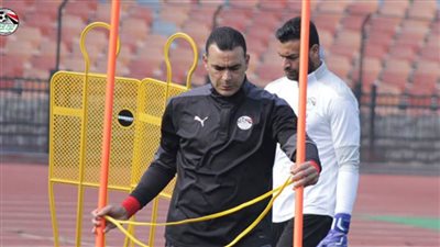 عصام الحضري وأبو جبل يغادران إلى الكاميرون فجرًا للاتحاق ببعثة منتخب مصر