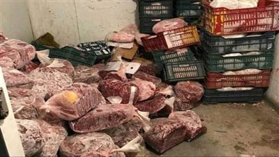 ضبط مواد غذائية منتهية الصلاحية و2 طن لحوم مجهولة المصدر بالبحيرة