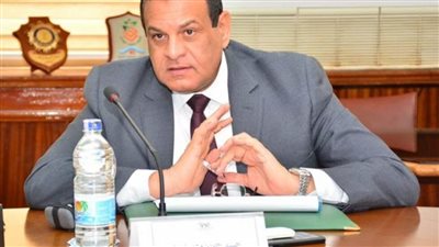 لتفانيهم في أداء عملهم.. صرف مكافأة مالية لـ15 موظفًا بالوحدة المحلية بكفر الدوار 