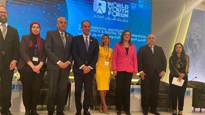 وزير الاتصالات في جلسة بمنتدى الشباب: مصر تنفذ في إفريقيا أكبر كابل بحري للإنترنت