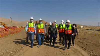 وفد الوكالة الأمريكية للتنمية الدولية يتفقد مشروع مياه الهنادي بالأقصر