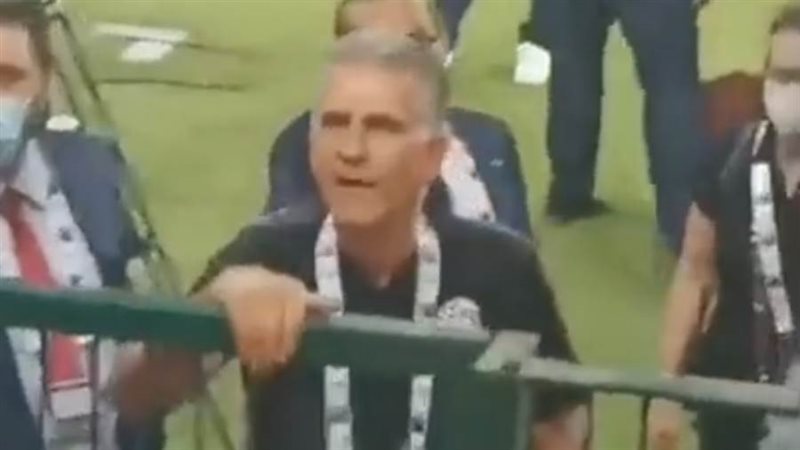 كيروش يقول لأحد المشجعين