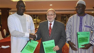 توقيع عقد تنظيم البطولة الأفريقية للدراجات .. ووفد بوركينا فاسو  يزور  مضمار القاهرة 