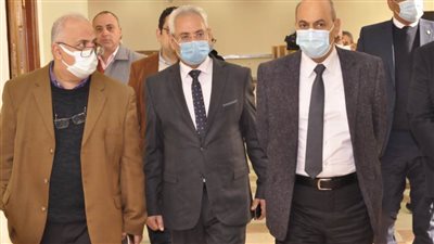 رئيس جامعة المنيا يتابع لجان امتحانات الحاسبات والمعلومات والاختبارات الإلكترونية لـلصيدلة
