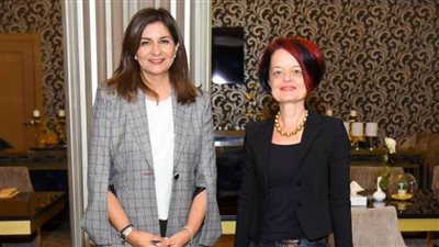 وزيرة الهجرة تلتقى المديرة الإقليمية لبرنامج الأغذية العالمي على هامش منتدى شباب العالم