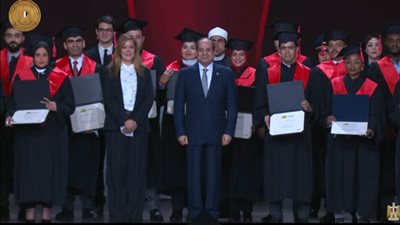  الرئيس السيسي يشهد حفل تخرج دفعة الأكاديمية الوطنية للتدريب 
