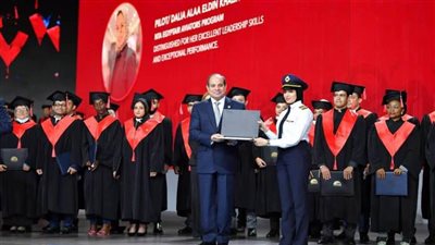 الرئيس السيسي يشهد حفل تخرج دفعات الأكاديمية الوطنية لتدريب الشباب× 18صورة