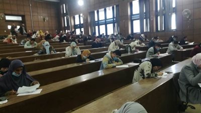  ٩٢١٣ طالبا يؤدون أعمال الامتحانات اليوم بجامعة دمنهور
