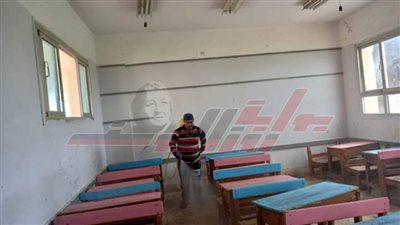 استعدادا للامتحانات.. رش وتطهير وتعقيم المدارس بسيدي سالم