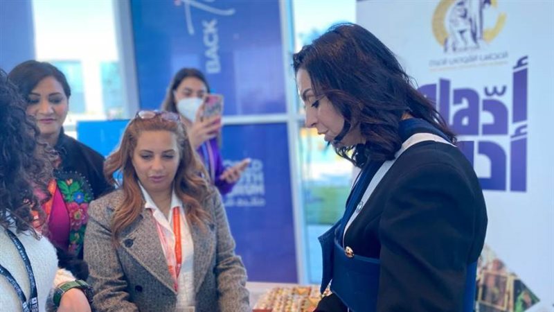 مايا مرسي تتفقد العرض