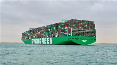 قناة السويس تشهد عبور سفينة الحاويات العملاقة EVER ALP 
